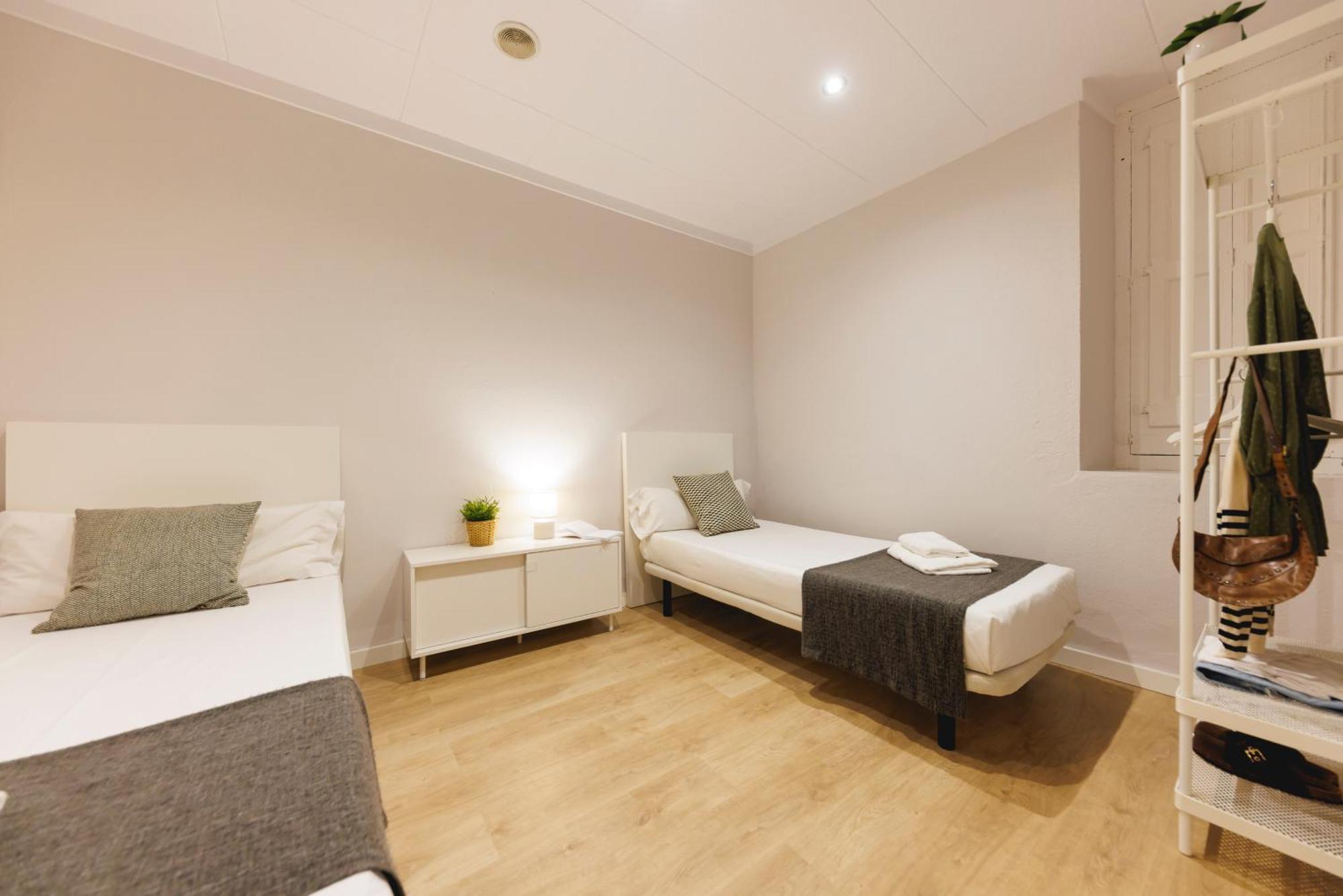 Bravissimo Apartaments Mora 4 Жирона Экстерьер фото